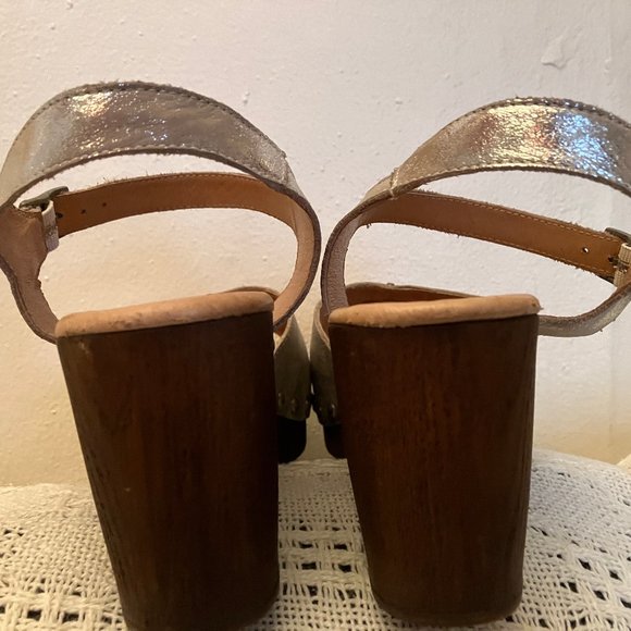 Ten Points Silver Open Toed Sandal Soft Sole Clogs - Picture 9 of 13